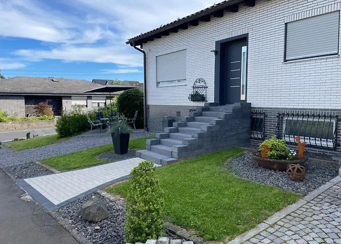 Steinstrass Naehe Nuerburgring *