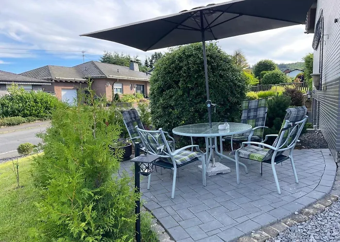 Steinstrass Naehe Nuerburgring Кельберг